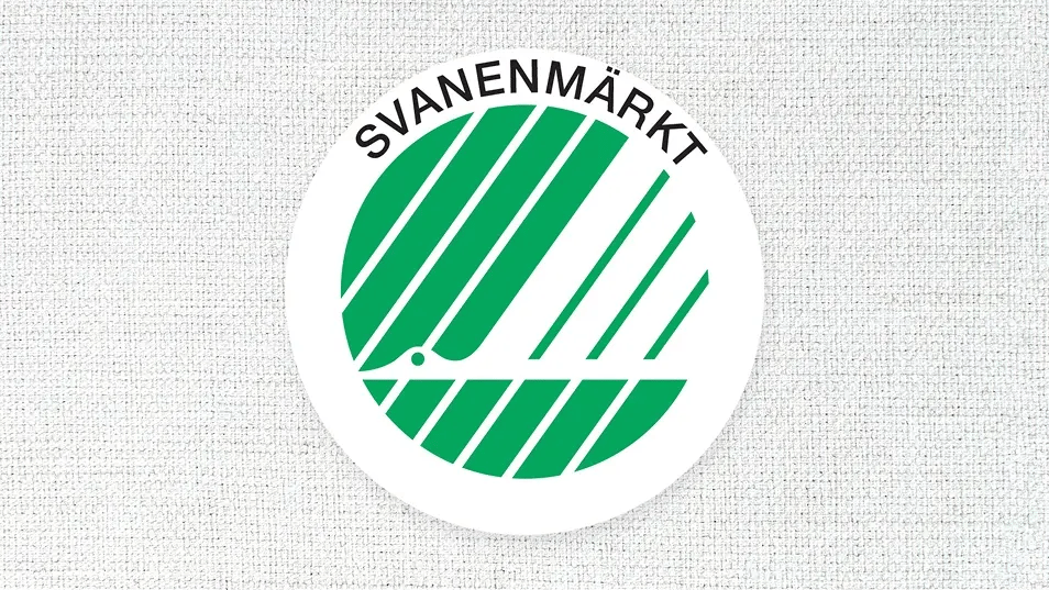 Svanenmärket, en grön miljömärkning med texten “Svanenmärkt”.