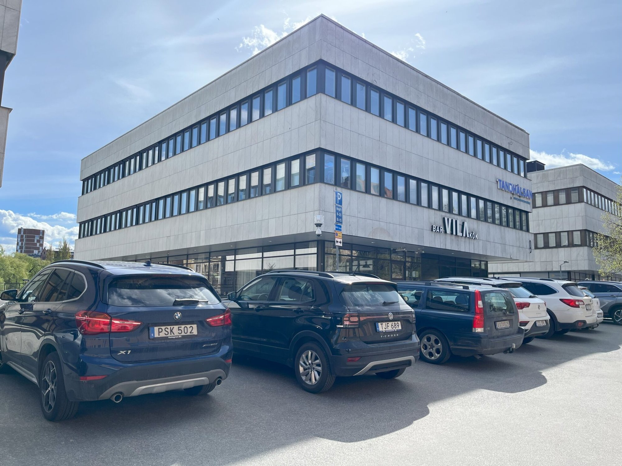 Kontorsfastighet på Bråddgatan i Norrköping – Mockfjärds monterade 400 Svanenmärkta fönster åt Lundbergs Fastigheter, med återbruk av gamla fönster via Ragnsells.